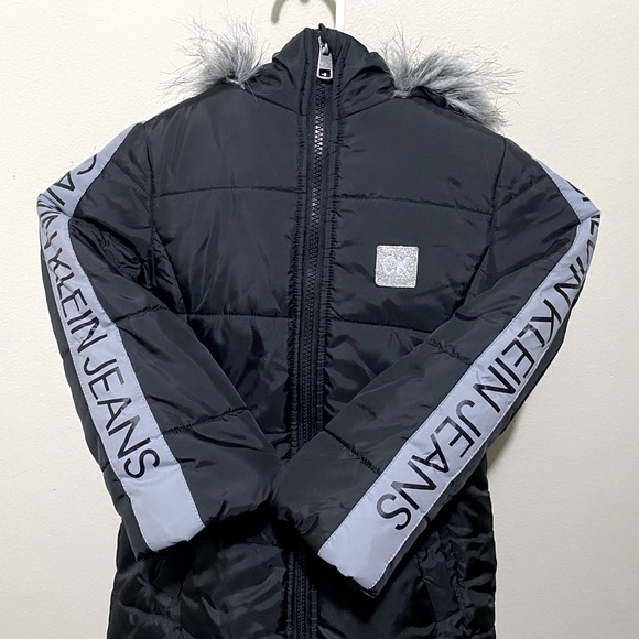 Calvin Klein Jeans - SIZE: 4T *** Pre-Loved - Picture 1 of 9